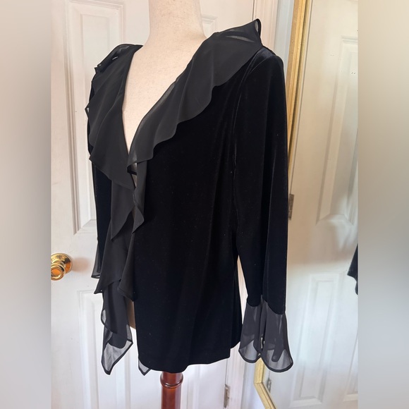 Elegant Black Ruffled Jacket - Picture 2 of 4
